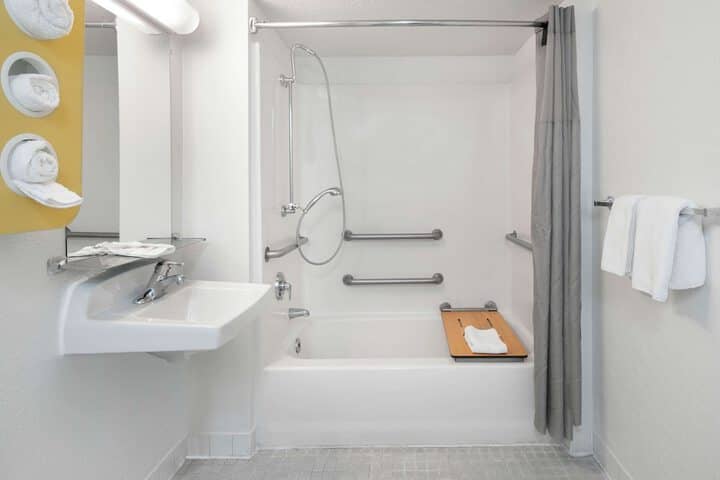 Room 14 of 28