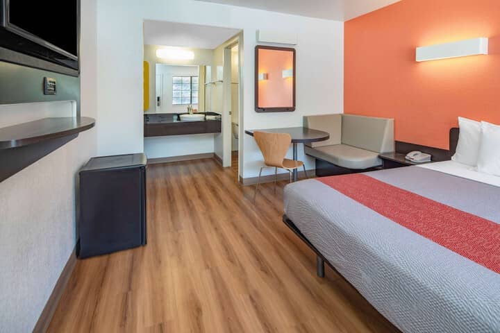 Room 5 of 28