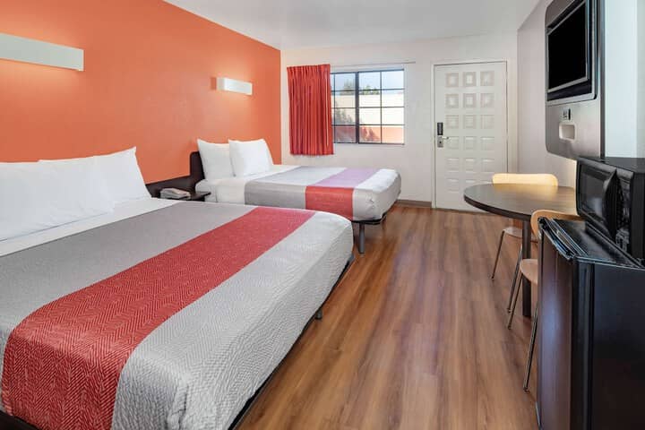 Room 7 of 28