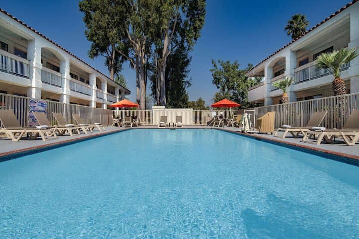 Pool 18 of 28
