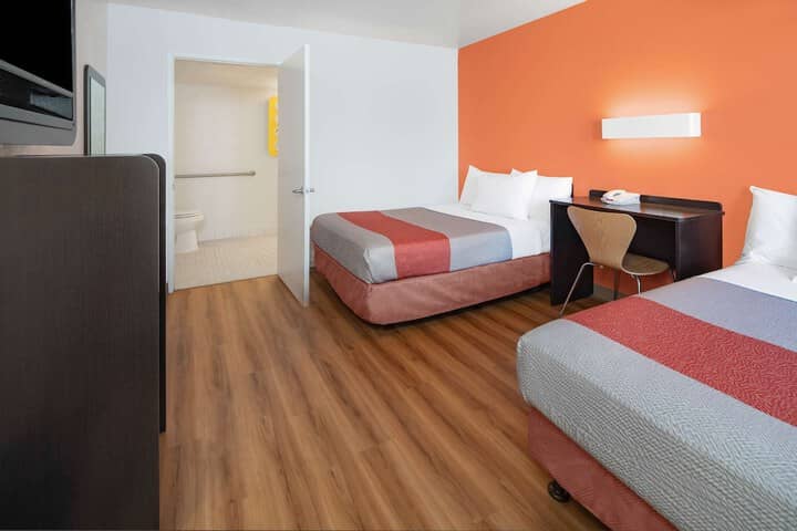 Room 9 of 28