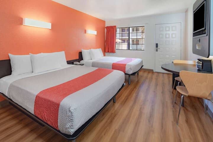 Room 13 of 28